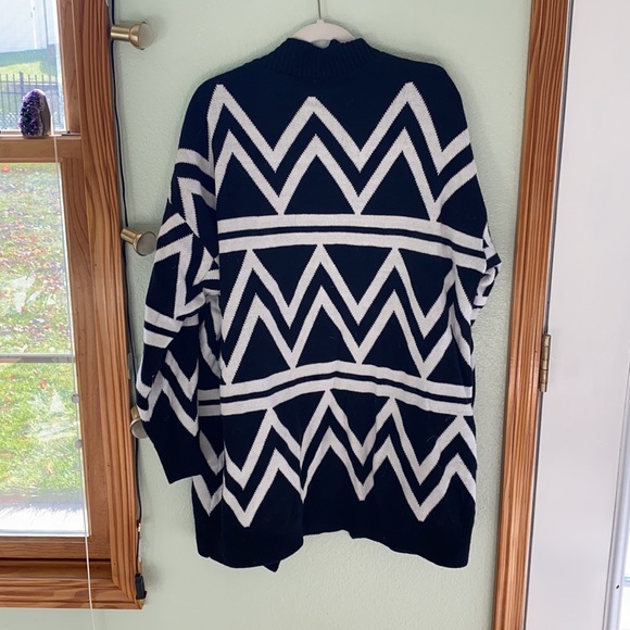SOLD! Express black white geometric slouchy long cardigan sweater sz L - Picture 2 of 4